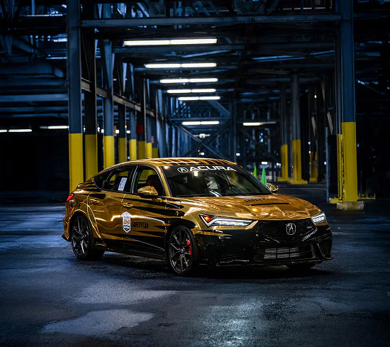 Setting the pace: The Acura® 168极速赛车体彩官网 Integra Type S led field to green for the Rolex 24.